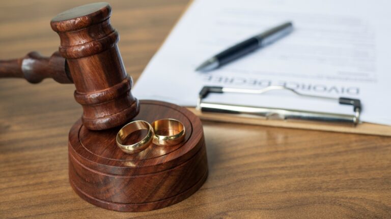 divorce lawyer