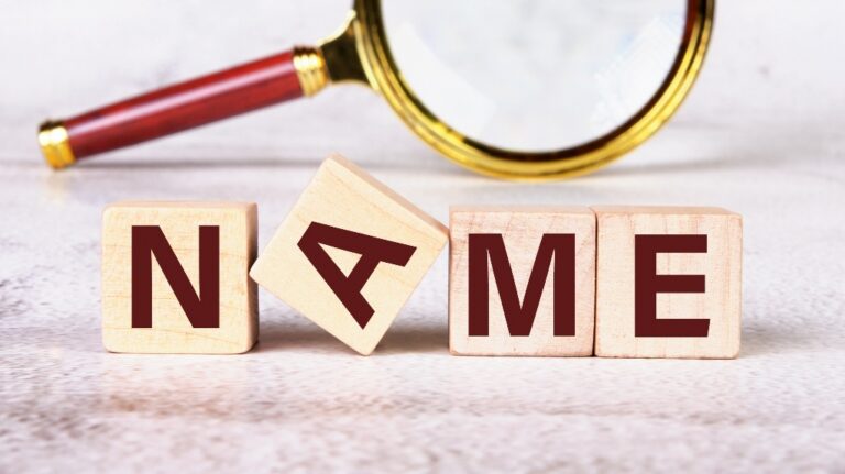 Cubes that spell out"name"