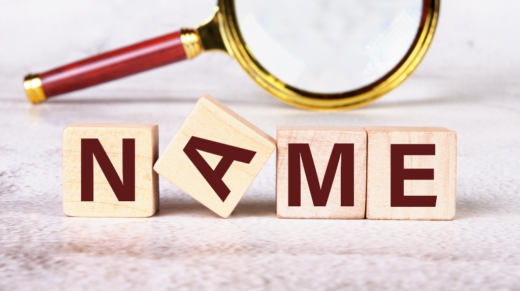 Cubes that spell out"name"