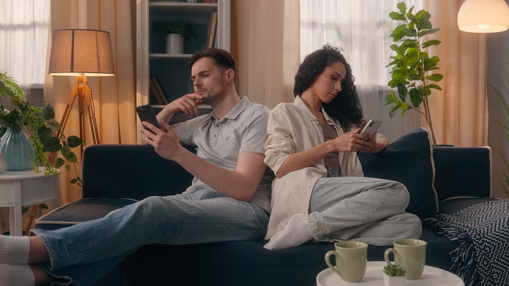 Gadget addicted family internet social media